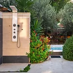 Pamaroka Villa *