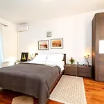 Pamaroka Villa *