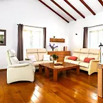 Pamaroka Villa