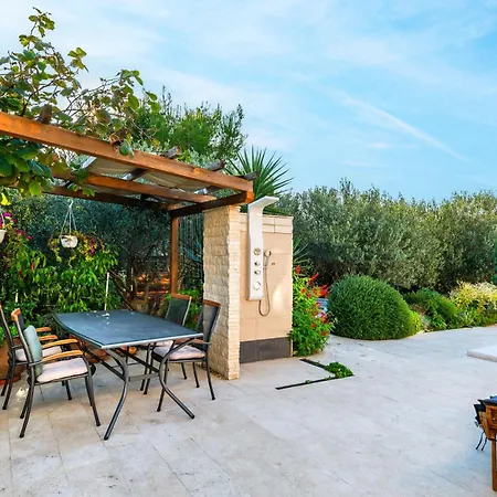 Pamaroka 시베니크