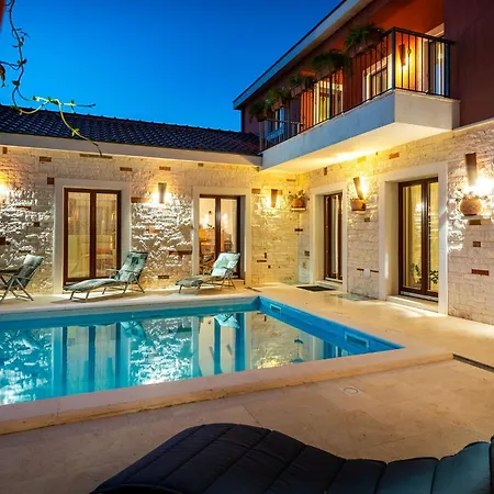 Pamaroka 빌라 시베니크