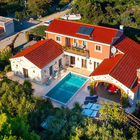 Pamaroka * 시베니크