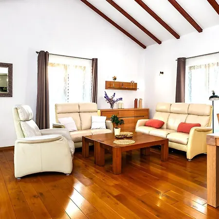 Pamaroka Vila